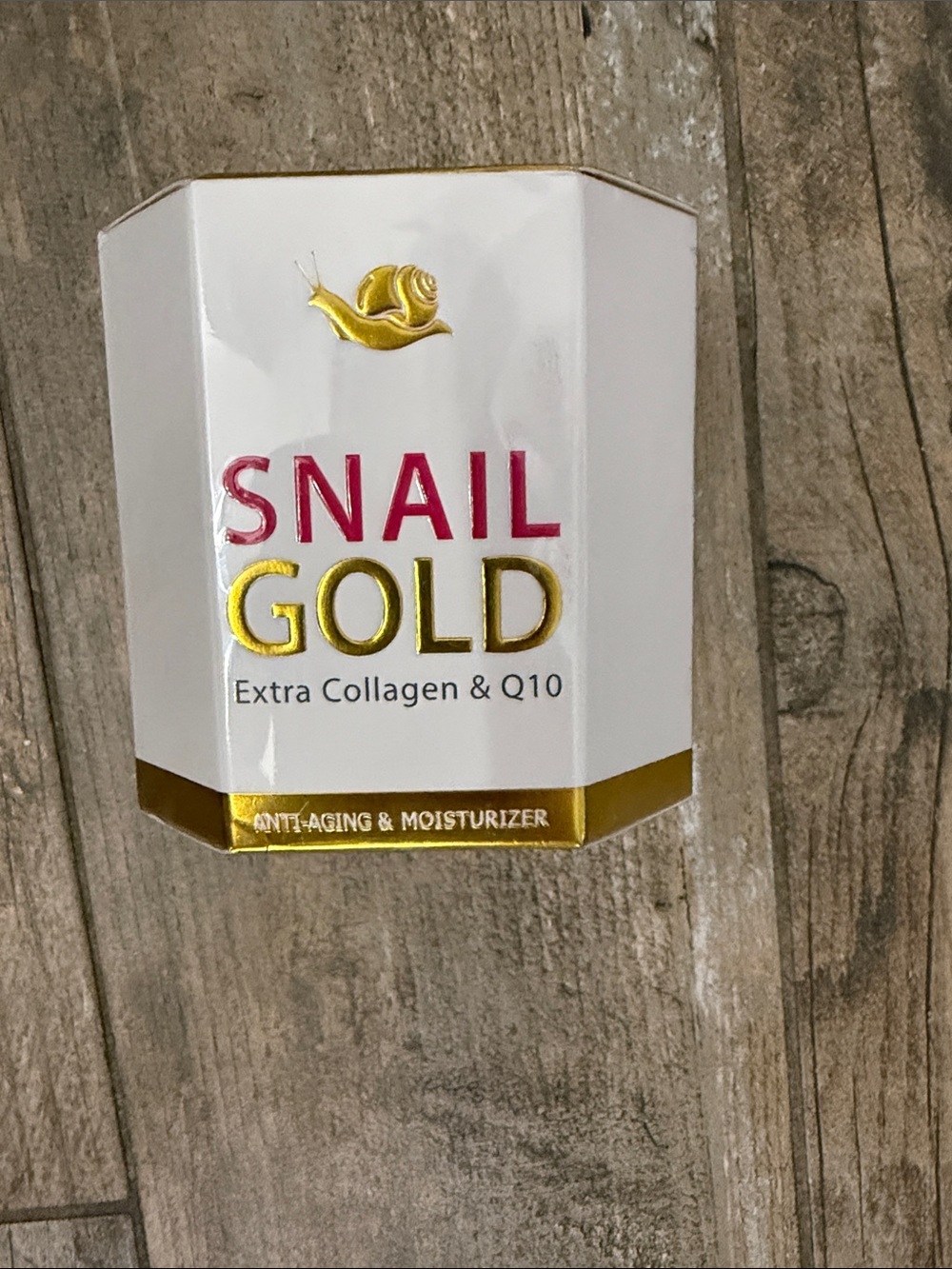 Brand new sealed up snail gold with extra collagen and Q10